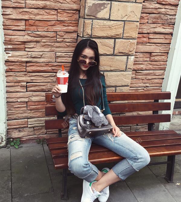 李芳艺蕾个人资料简介，李芳艺蕾被传千里送视频，福利照片写真