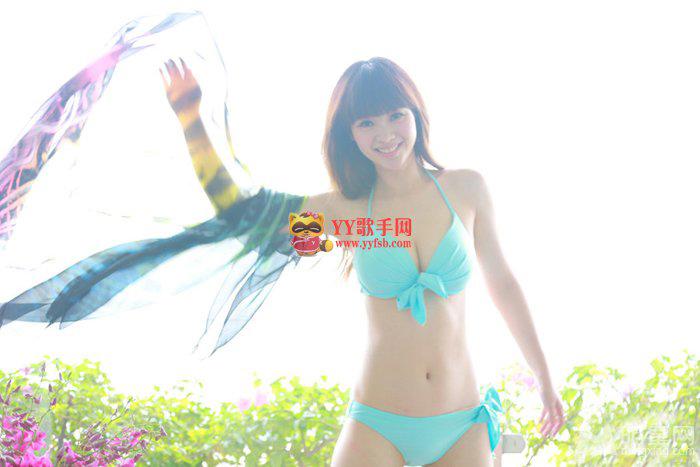 柳岩柳岩男人装图片 演出时却不慎跌倒