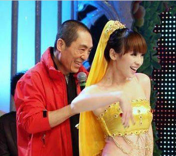 柳岩柳岩男人装图片 演出时却不慎跌倒