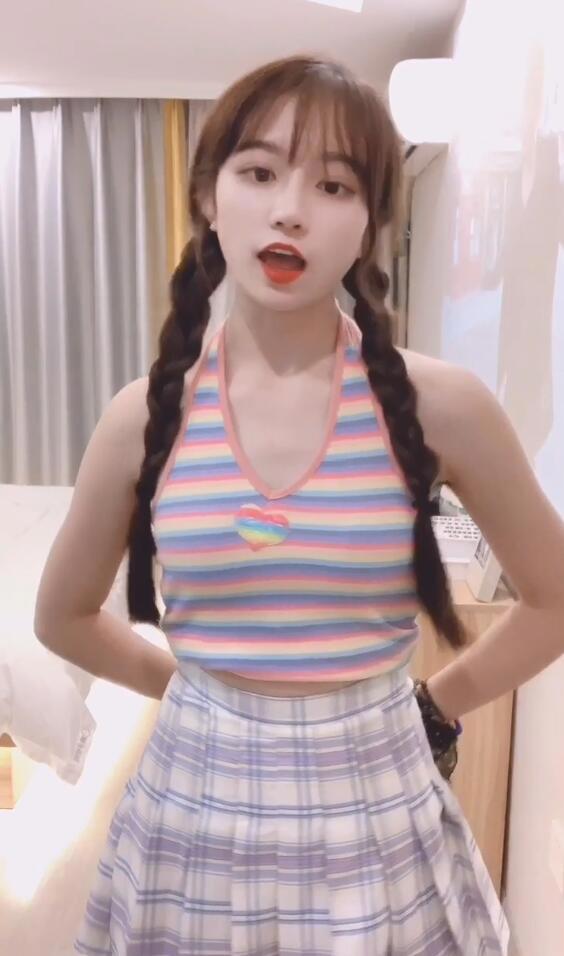 抖音不见星空个人资料图片，不见星空视频资源，因高颜值手势爆红