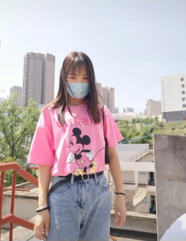 抖音不见星空个人资料图片，不见星空视频资源，因高颜值手势爆红