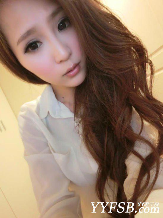 女主播阿莓莓洗澡被全程直播 海量正面照曝光(图)