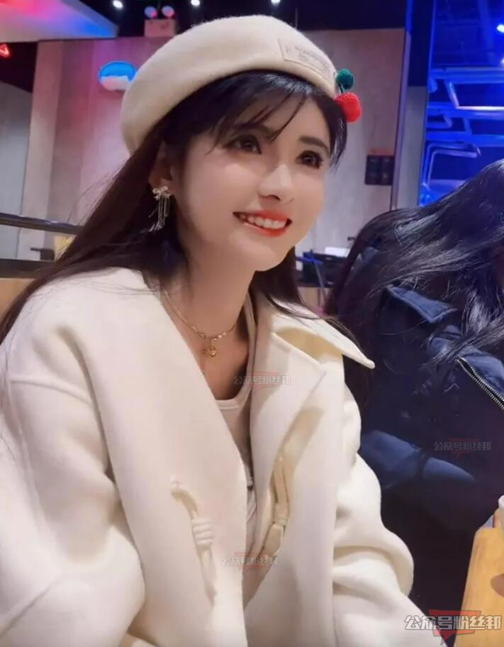 抖音“狗头萝莉”大学被包养，事件发酵担心被封杀，直言没人喜欢会死的
