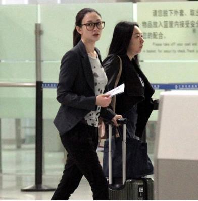 李小冉晒自拍丰满身材 自评是拍摄角度问题