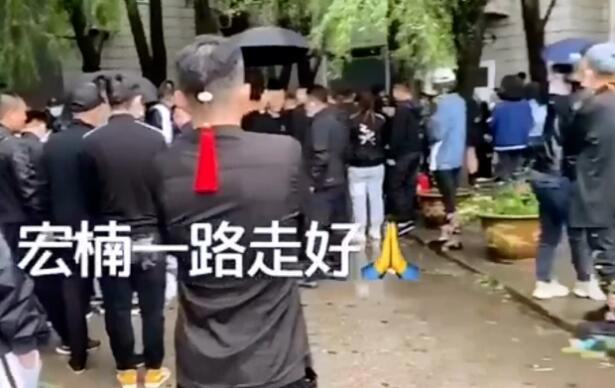 快手22岁“网红”宏楠触电身亡，监控视频还原，竟是钓鱼线甩到高压电线所致