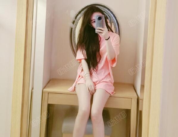 虎牙正恒墨子梦个人资料简介，墨子梦微博图片写真，直播间男人身份是谁