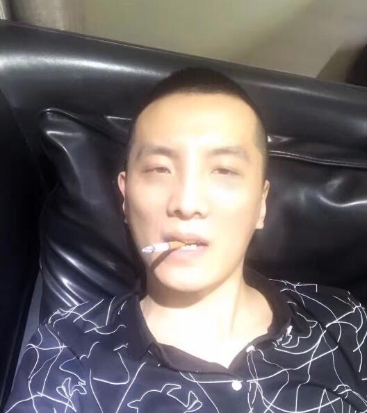 万振涛照片资料 YY烟台土豪七夜万振涛身价富豪榜