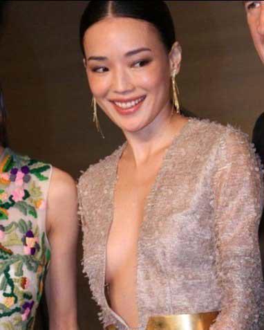 女星中门大开PK：霍思燕柳岩八字奶 舒淇胸型最美