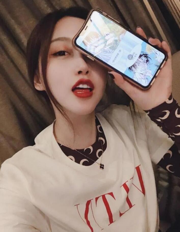 与55开卢本伟分手后，赵梦玥发布长文回归，曾因卖三无产品退网