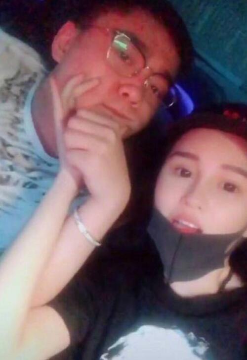 赵本山女儿球球与YY神豪小犟虎公布恋情 男主身家几十亿