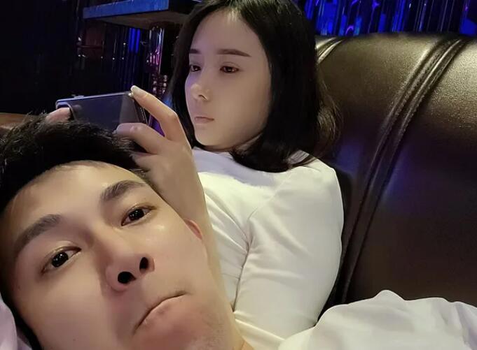 宠妻狂魔阿哲午夜秀恩爱，包场为老婆孙珊珊庆生，哲嫂展现小蛮腰好身材