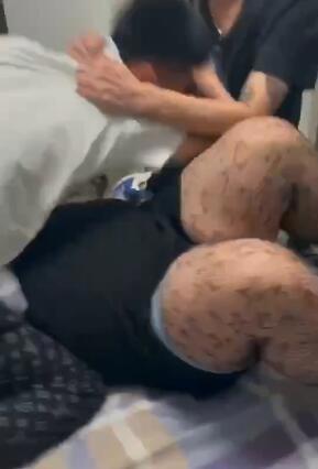 抖音女网红珍妮佛梓jennie狐仙被打事件，被家暴是剧本？假体都被打歪了