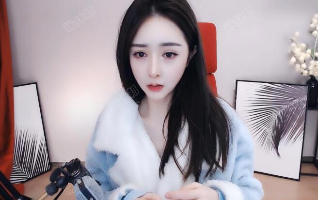 熊猫涉黄女主播“请叫我青春蜜糖”，改名中国蓝“Yes”想想在YY直播，网友举证实名报案