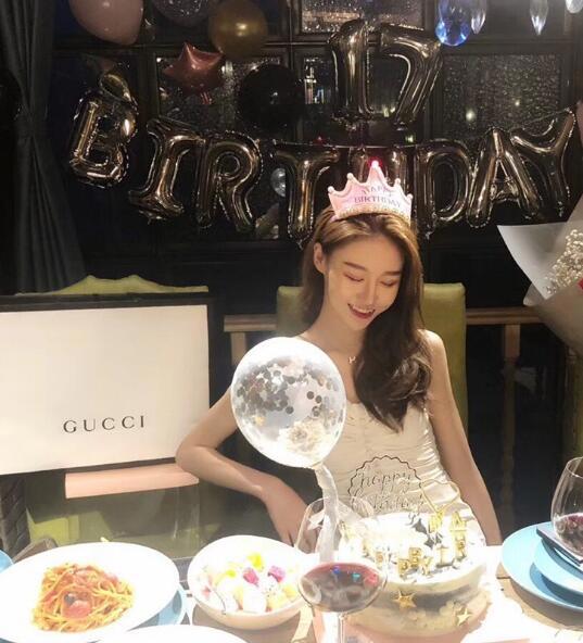 抖音17岁美女温婉个人资料简介 才艺相貌双全小温婉照片微博写真