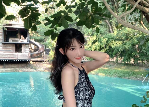 曾因7分钟换衣服走光视频走红的郭mini，摆脱斗鱼三骚称号，成YY舞蹈主播