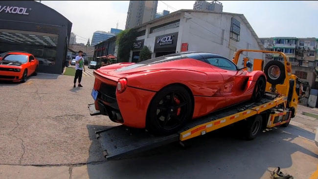 虎牙“苏C皮蛋”调侃小酷法拉利归属，买拉法成本多大，不得和公会签5年合同