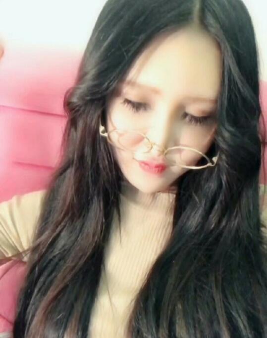 桃花宝宝个人资料简介，快手桃花宝宝16岁图片大全，究竟是男是女？