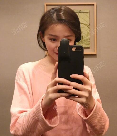 两年了周二珂终于直播了，素颜出镜不服老恢复自由身，微博直播回放