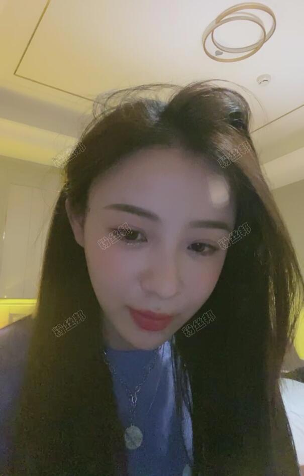 两年了周二珂终于直播了，素颜出镜不服老恢复自由身，微博直播回放