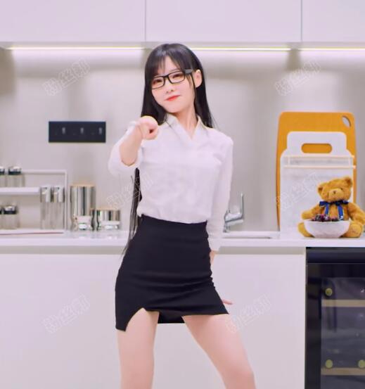 B站舞姬咬人猫个人资料简介,咬人猫玩机器什么梗,咬人猫走红经过