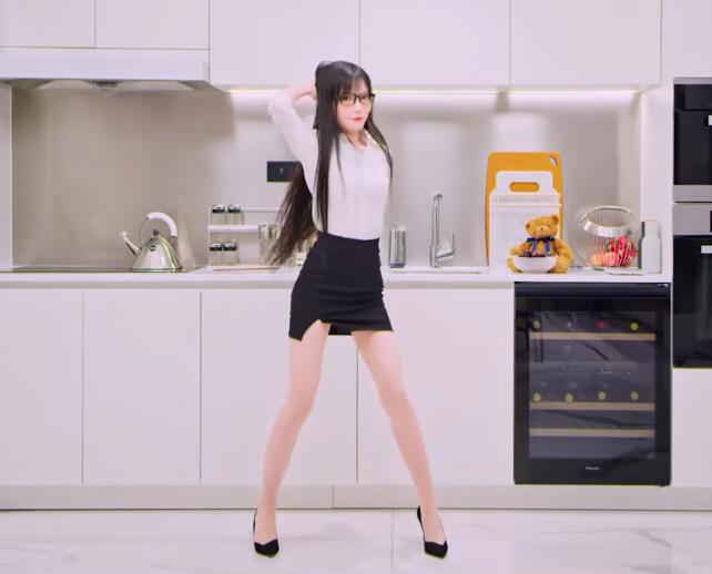 B站舞姬咬人猫个人资料简介,咬人猫玩机器什么梗,咬人猫走红经过