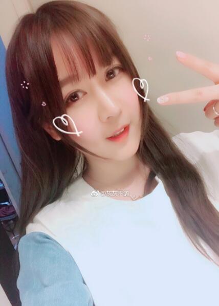 前女友灰灰不鸽手撕张大仙事件内幕：到底还是为了钱