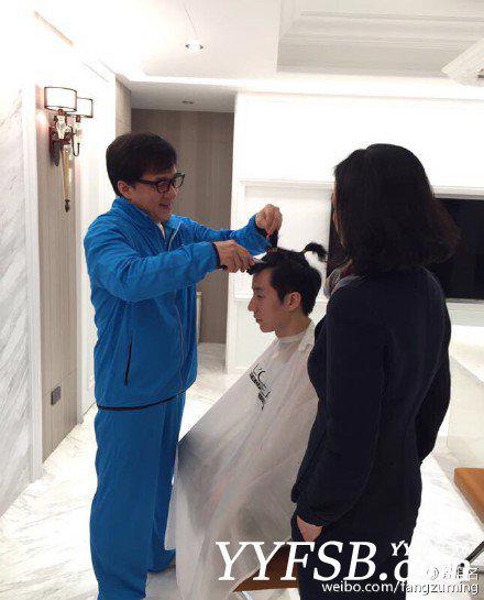 房祖名获释后首发博削发明志 成龙亲剪发