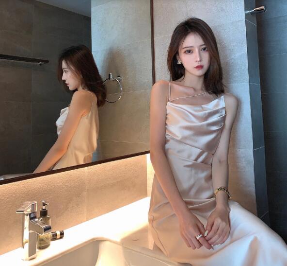 抖音女网红项思醒出轨富二代，女海王瞒着男友与富二代订婚，项思醒65页ppt事件