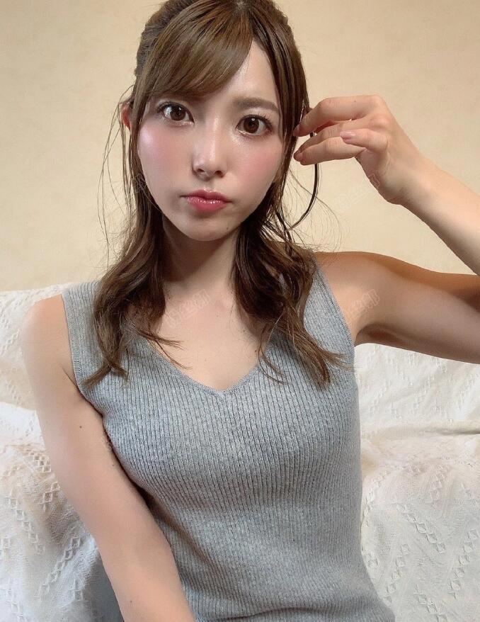 MineS小姐SY亚衣入驻斗鱼，网友提醒做好心理准备，直播间疑似被屏蔽