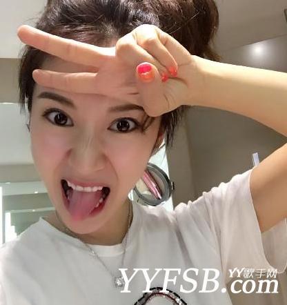 阔太李念自拍玩钻石炫富 揭秘李念小三上位史