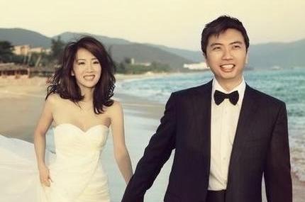 阔太李念自拍玩钻石炫富 揭秘李念小三上位史