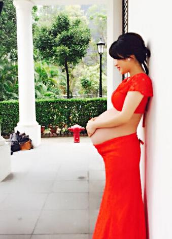 阔太李念自拍玩钻石炫富 揭秘李念小三上位史