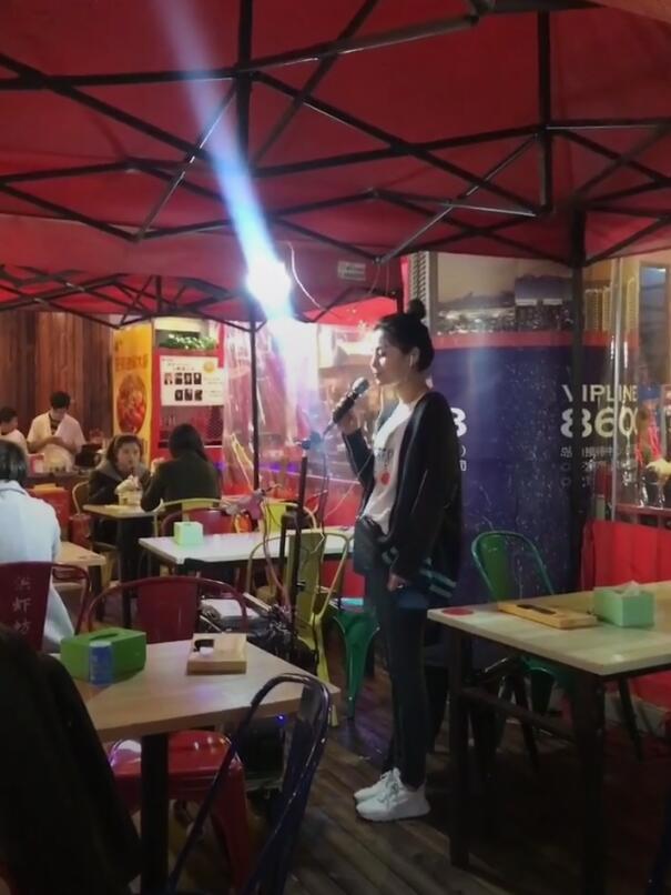 快手花姐个人资料简介，“大排档”歌手花姐生活照，走红经历