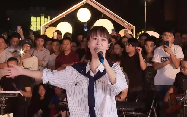 主播小阿七个人资料简介，抖音快手红人我是小阿七吖直播间