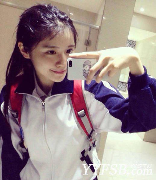 18岁姑娘被赞为最萌校花，连证件照都美得无死角