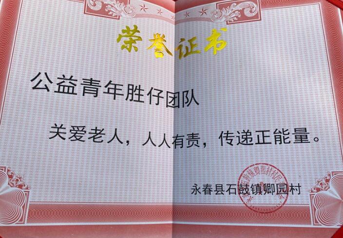 抖音网红胜仔个人资料简介，胜仔老婆是谁是怎么火的，简单哥给他PK刷了多少钱