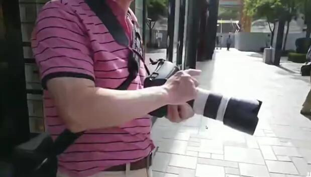 斗鱼主播”在石250“三里屯直播被老头殴打视频