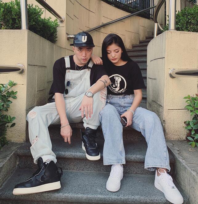 饶舌男歌手jony j 公布恋情 微博晒出和女友亲密合作图片
