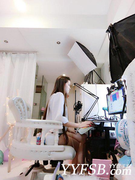 大学生毕业做网络女主播 月入超10万元