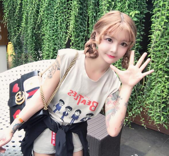 网红韩安冉以前的照片，韩安冉整容多次，她整容以前长什么样？