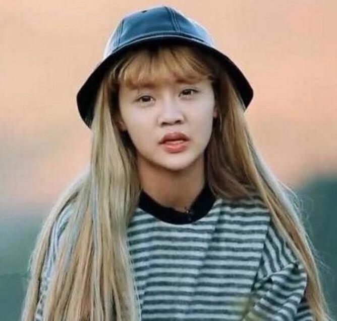 网红韩安冉以前的照片，韩安冉整容多次，她整容以前长什么样？