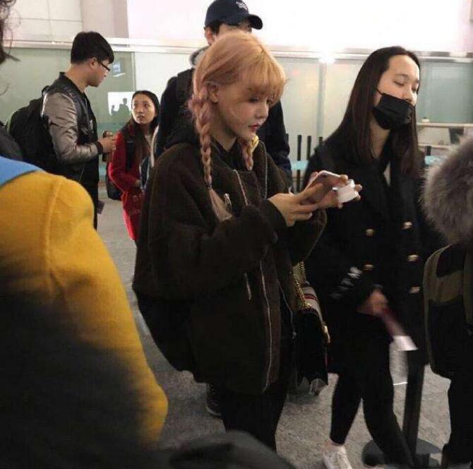 网红韩安冉以前的照片，韩安冉整容多次，她整容以前长什么样？