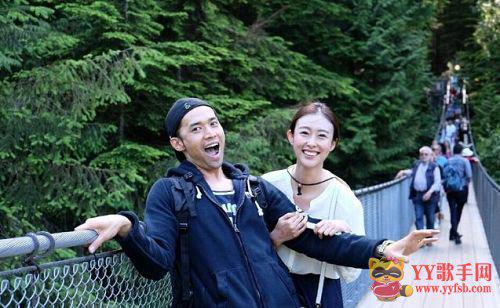 艳照门女星“兽兽”婚后秀恩爱 小鸟依人