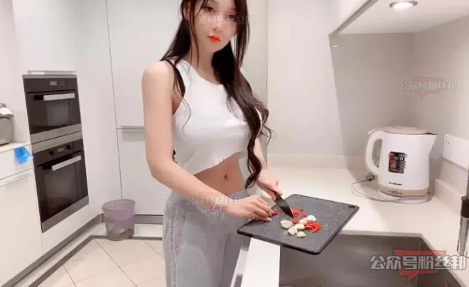 斗鱼米娜Minana个人资料简介，魔鬼身材频繁整活儿，网友直言跟不上