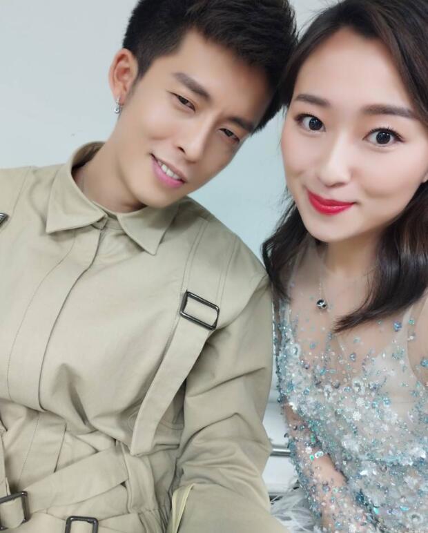 YY主播月儿个人资料简介 YY年度主持月儿直播间微博照片写真