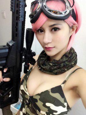 女主播上演游戏COS诱惑 玩家直呼“胸器”难挡