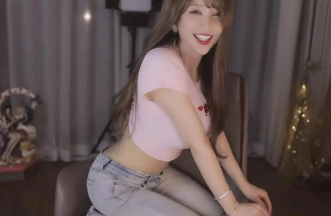 斗鱼米娜VS苏恩撕破脸皮，因地址泄露撕逼，苏恩重提直播露点事故！