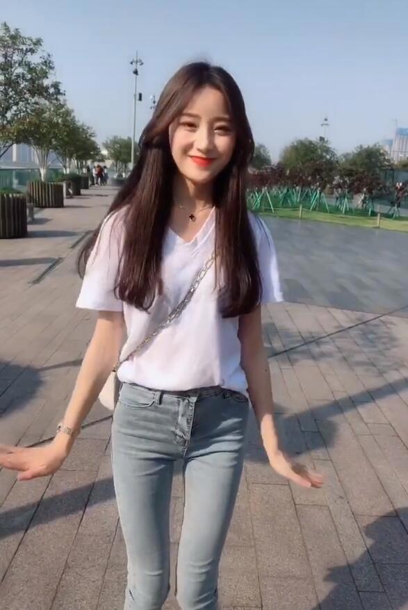 抖音李梦恩baby个人资料简介 网红美女李梦恩背景微博图片生活照