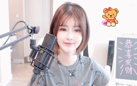 YY年度盛典女主播分组实为“老公组” 细数今年四位夺金女主播