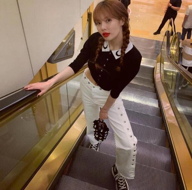 泫雅麻花辫造型性感图片公布 身材完美但是嘴巴被网友质疑有整容